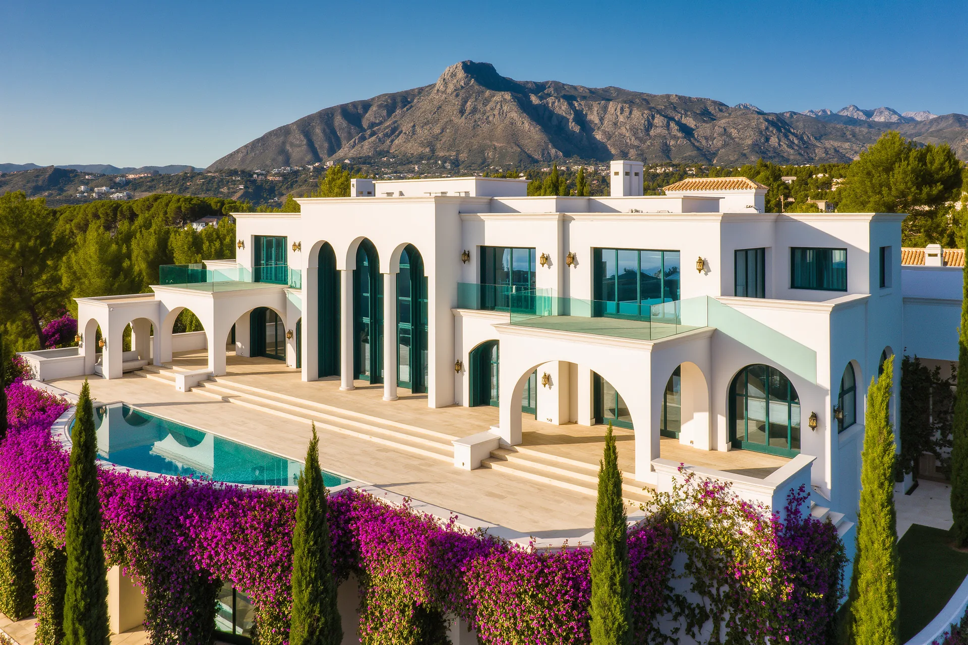 Exklusives Wohnen in Marbella: Luxusleben zwischen Bergen und Meer